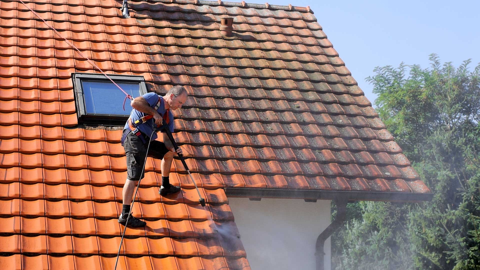 Nettoyage toiture en cours